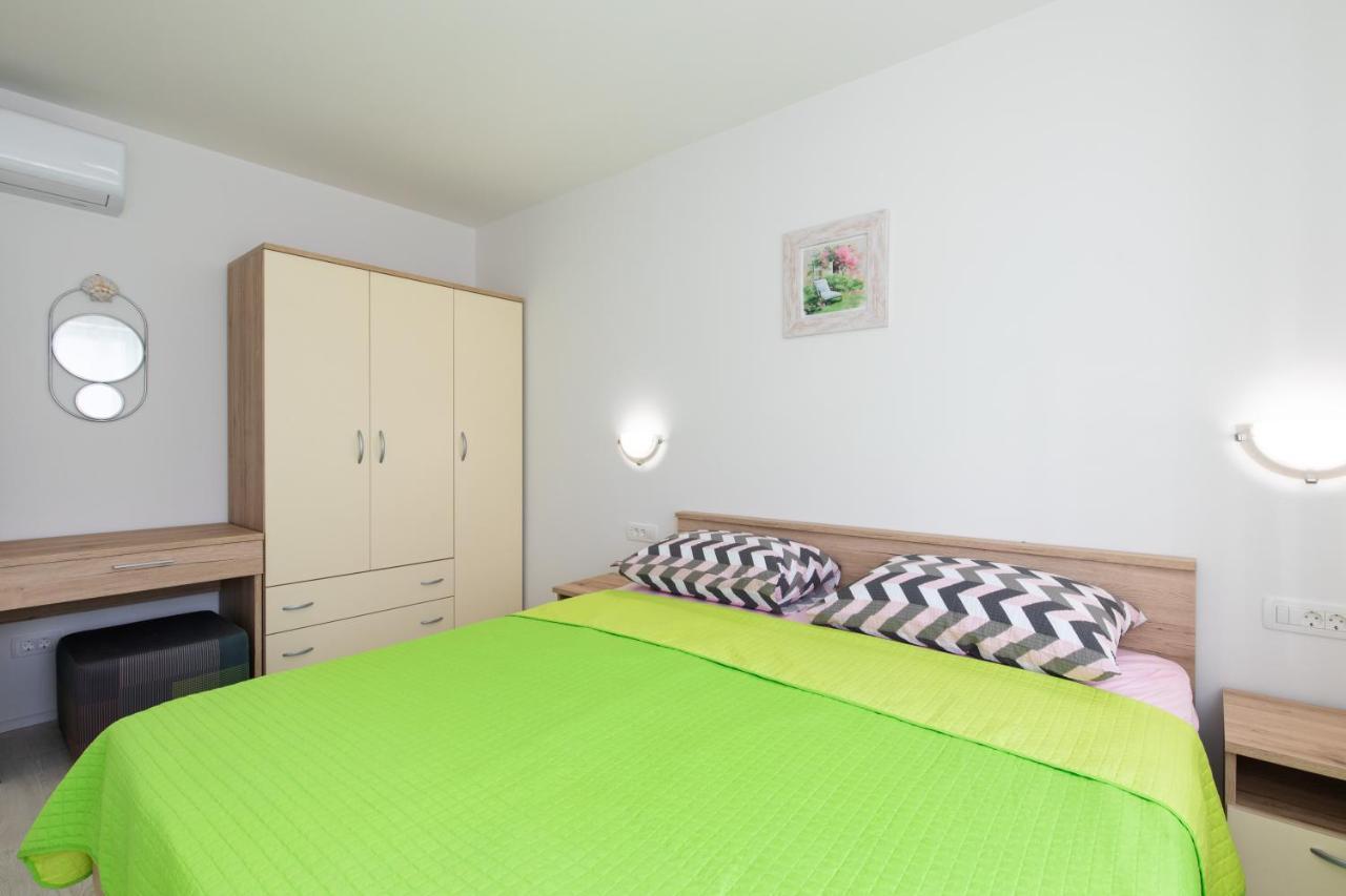 Apartman Ivona Na 1. Katu Malinska Extérieur photo